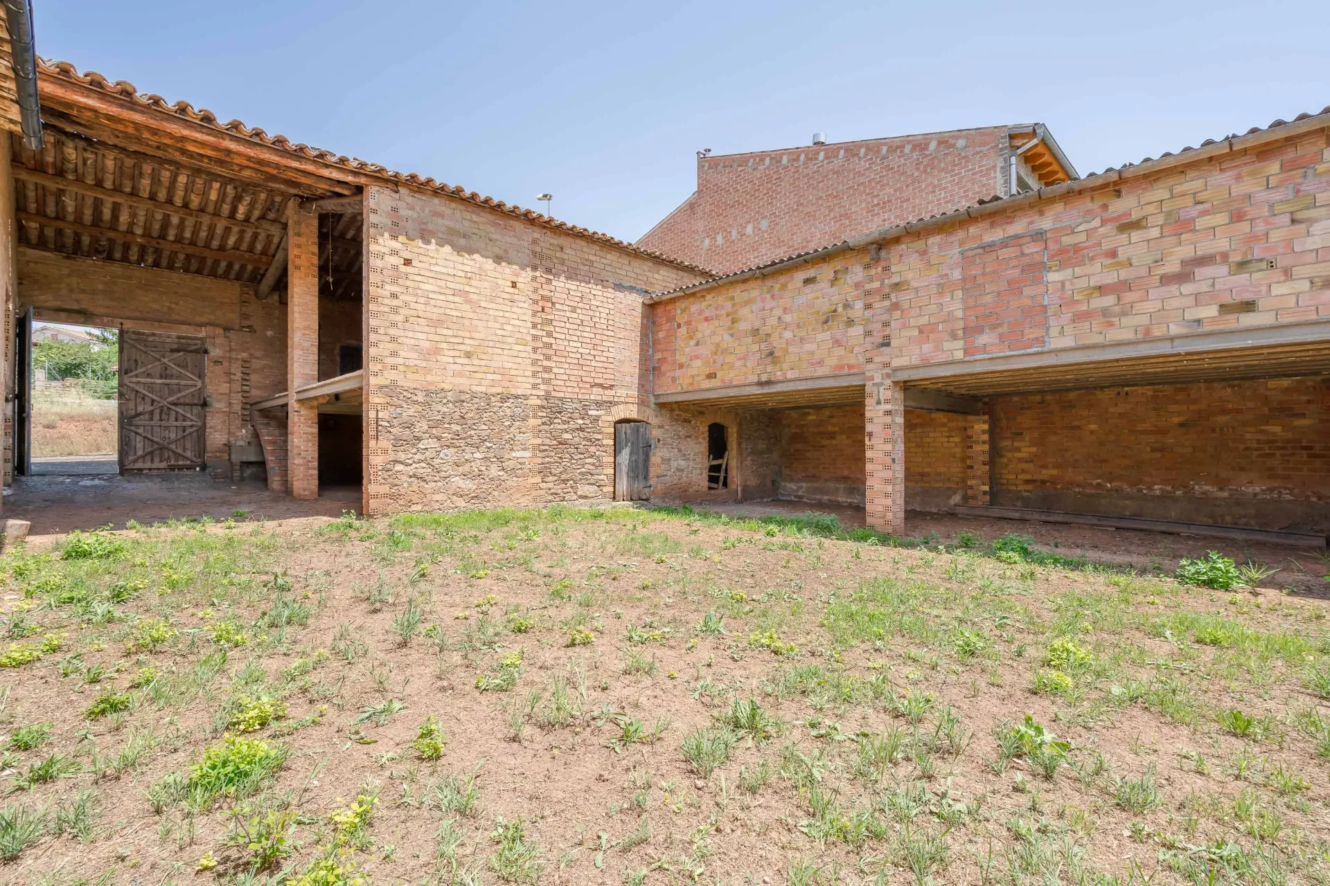 Rustic Building Plot with 525 sqm of Existing Construction for Renovation