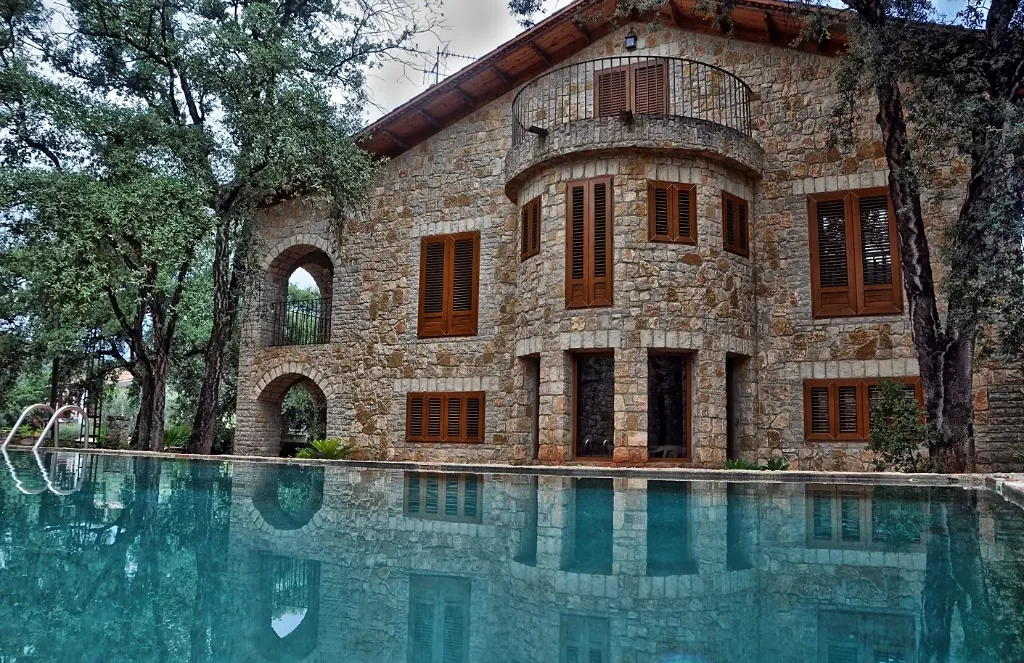 A Unique Estate Blending Nature, Craftsmanship, and Privacy