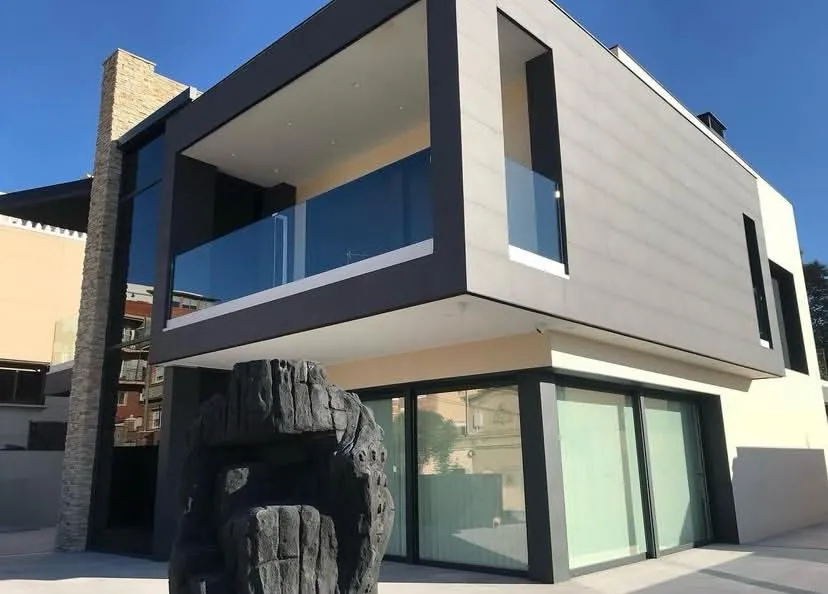 Exclusive Detached Residence with Pool in Santa Coloma de Gramenet, Barcelona